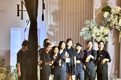 Hé lộ những hình ảnh đầu tiên bên trong lễ cưới Thanh Hằng