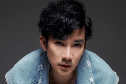 Quang Hà: 'Tôi cố tình hát không rõ lời cho giống các bạn ca sĩ GenZ'