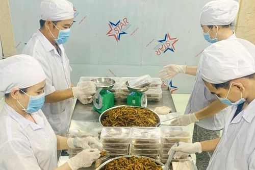 Tiên phong xuất khẩu sản phẩm hải sản chế biến từ nguyên liệu vùng miền