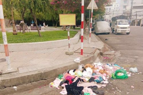 Cấm nhưng vẫn đổ rác