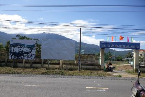 Cần thay mới pa nô tuyên truyền