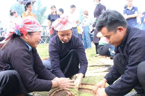 'Sắc vàng hương cốm' bên dòng Nậm Chăn