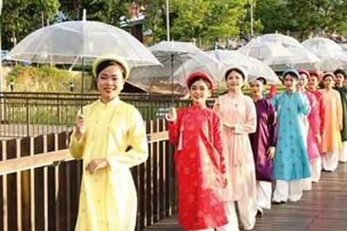 Áo dài Việt & góc nhìn từ Hanbok