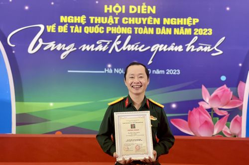 Thượng tá, Nhạc sỹ An Hiếu nhận giải thưởng Đạo diễn Âm nhạc Xuất sắc!