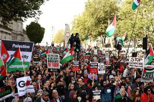 100.000 người biểu tình phản đối chiến tranh tại London