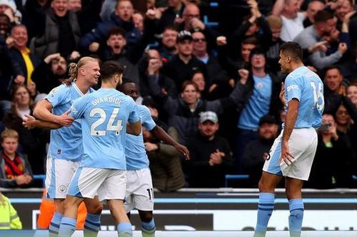 Ngôi đầu Premier League tạm về tay Man City