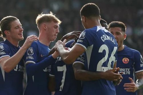 Chelsea đánh rơi ba điểm trước Arsenal