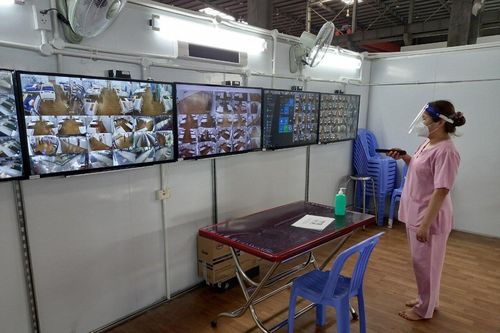 COVID-19 thành bệnh thông thường, nên giải thể các bệnh viện dã chiến?