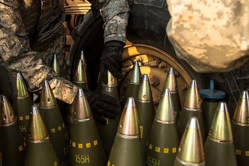Quyết định bất ngờ: Mỹ chuyển đạn pháo 155mm từ Ukraine sang Israel