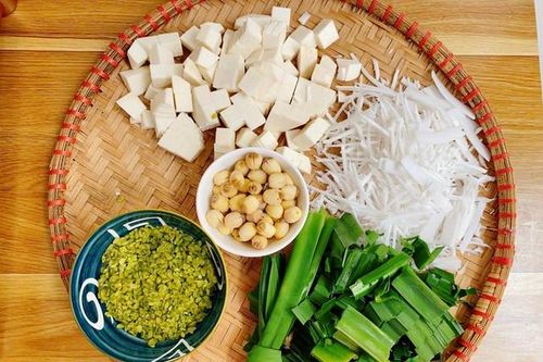 Cách nấu chè cốm dừa khoai môn hạt sen - thức quà thanh dịu mang hương vị Hà thành