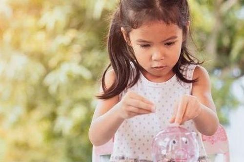 Cách dạy con về tiền bạc đầy khác biệt của huyền thoại đầu tư Warren Buffett mà cha mẹ Việt nên học hỏi
