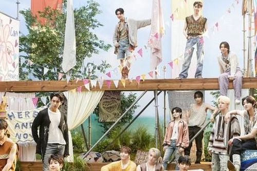 SEVENTEEN khởi tạo thiên đường riêng với 'God of Music', đẹp mê ly tại Budapest