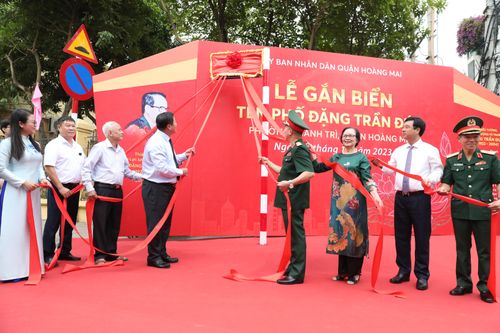 Hà Nội: Gắn biển tuyến phố mang tên Thiếu tướng tình báo Đặng Trần Đức