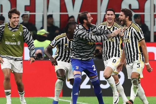 Locatelli ghi bàn vào lưới đội bóng cũ giúp Juventus đánh bại Milan trong thế hơn người