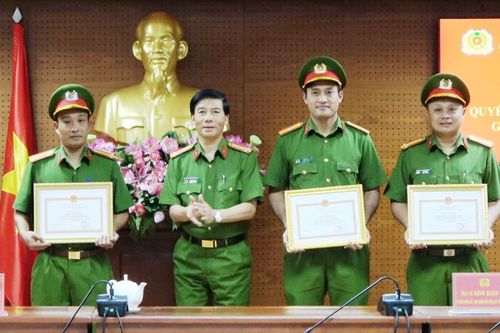 Khen thưởng lực lượng giải cứu cháu bé bị bắt cóc