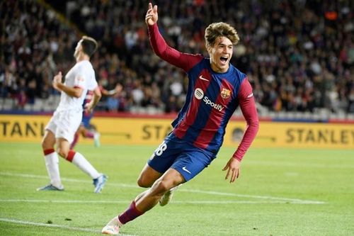 HLV Xavi nói gì khi tài năng Barca nhiều như 'nấm mọc sau mưa'?