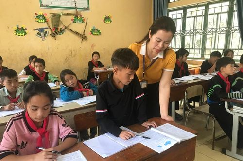 Cô giáo bản H'Mông nhiều sáng kiến dạy học môn Toán