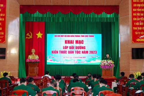 Khai mạc lớp bồi dưỡng kiến thức dân tộc cho cán bộ, chiến sĩ BĐBP