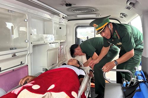 Cứu nạn kịp thời ngư dân gặp nạn trên biển