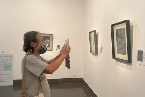 Lan tỏa tình yêu lịch sử, văn học qua triển lãm 'Họa - Thơ đi sứ'