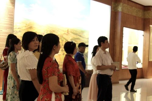 Bình Định số hóa tư liệu ở bảo tàng, du khách dễ tiếp cận thông tin