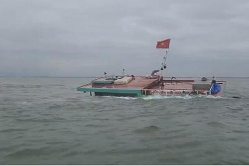 Cứu nạn thành công 2 thuyền viên gặp nạn trên biển