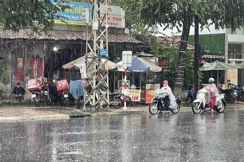 Bắc Bộ tăng nhiệt, khu vực Trung Bộ có mưa lớn ở nhiều nơi
