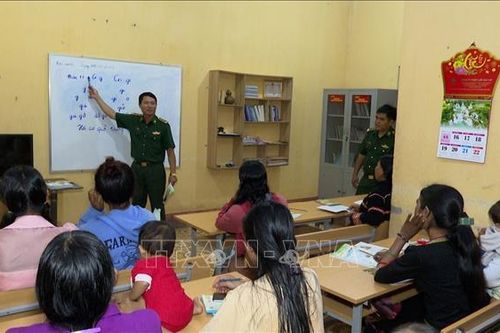 Lớp học đặc biệt của những người thầy mang quân hàm xanh