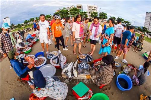 Nét đẹp chợ bãi biển Đà Nẵng