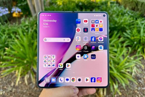 CLIP: Trên tay đối thủ của Samsung Galaxy Z Fold5: Cấu hình 'siêu khủng', camera chất lượng, giá 40 triệu đồng