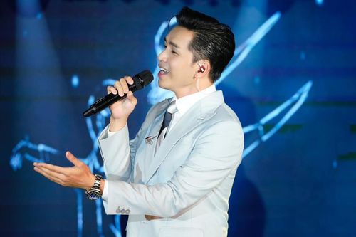 Bạch Công Khanh hát ở sân khấu lớn, khán giả có đón nhận như khi diễn phòng trà?