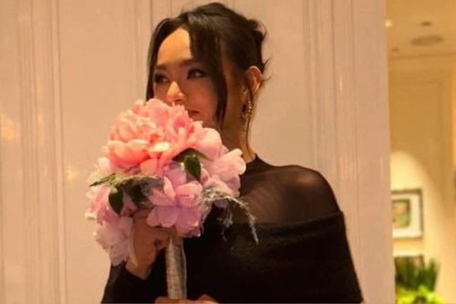 Mai Ngô bắt hoa cưới trong hôn lễ Thanh Hằng: 'Sao tới nhanh vậy'
