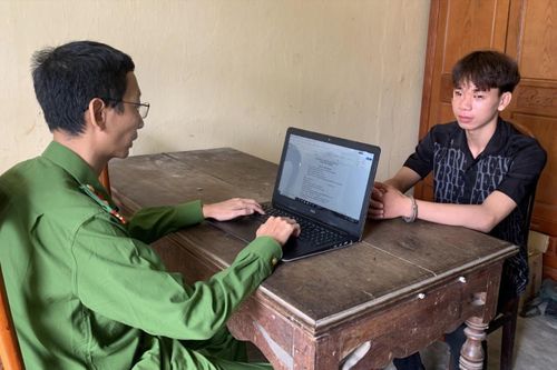 Cướp tiệm vàng để trả nợ