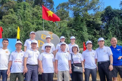Trải nghiệm thú vị trên đỉnh Pờ Yầu