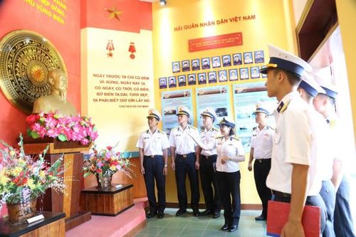 Vùng 4 Hải quân: Tổ chức cho cán bộ, chiến sĩ tham quan học tập truyền thống