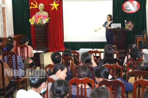 Tập huấn kiến thức chuyên môn về dân số và phát triển cho cộng tác viên dân số huyện Hoa Lư