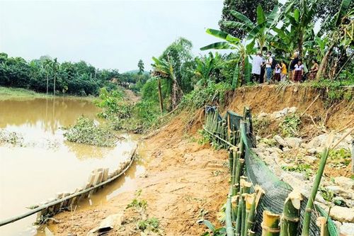 Thấp thỏm nỗi lo… 'hà bá' cuốn mất nhà