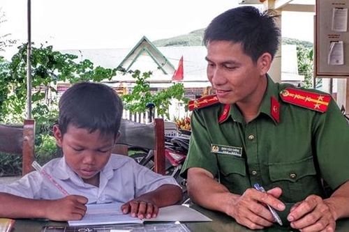 Phát huy vai trò của cấp ủy Công an xã trong đảm bảo an ninh trật tự tại cơ sở