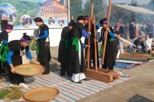 Về Yên Bái 'mục sở thị' Lễ hội cơm mới đền Đông Cuông
