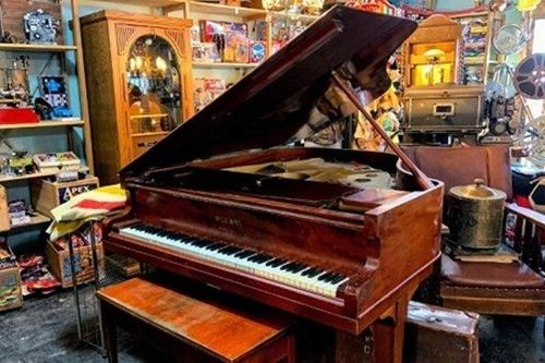 Mua đồ cũ của người đã mất, chàng trai tìm thấy kho báu trị giá cả triệu USD