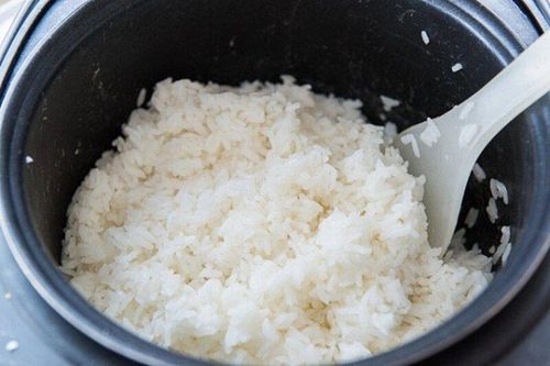Ăn cơm nguội hâm lại có thể bị ung thư?