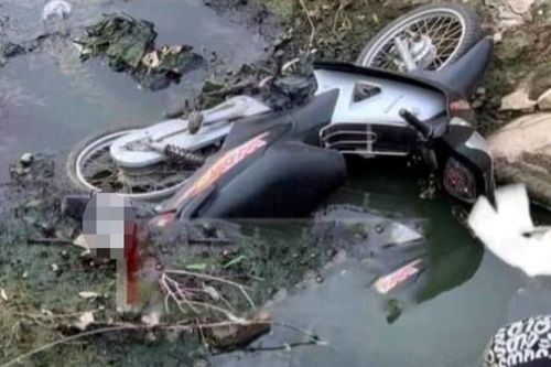 Phát hiện 2 nam thanh niên tử vong dưới mương nước ở Hà Nội