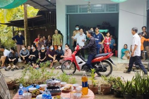 Con bỏ bả chó vào sữa khiến cha và bà nội tử vong xử thế nào?