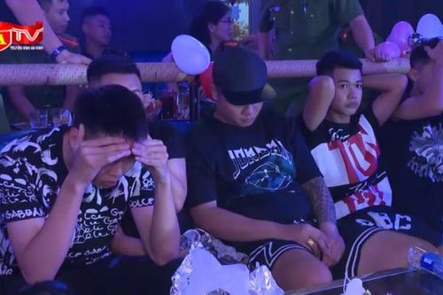 Hàng chục thanh niên 'bay lắc', dương tính với ma túy trong quán bar