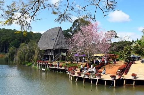 Khai thác 'mỏ vàng' du lịch miền núi