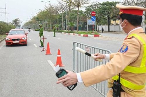 Quy định về dừng và kiểm soát phương tiện của Cảnh sát giao thông