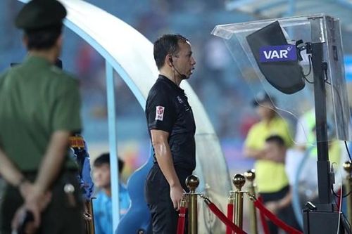 V.League sôi động ngay từ vạch xuất phát