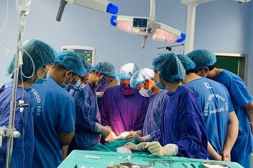 Hoại tử mí mắt vì làm đẹp