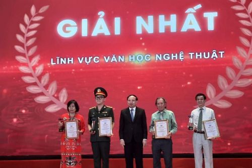Trao giải Cuộc thi sáng tác văn học, báo chí nhân 60 năm thành lập tỉnh