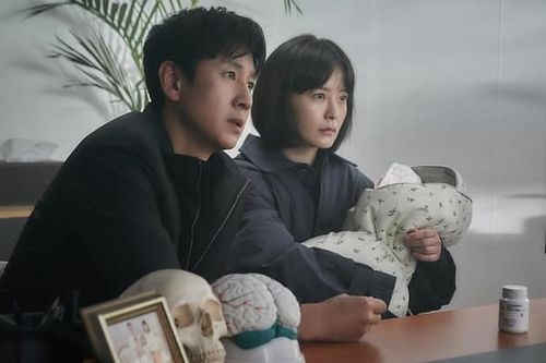 'Mộng du' giữ vững độ 'hot' bất chấp bê bối của Lee Sun Gyun